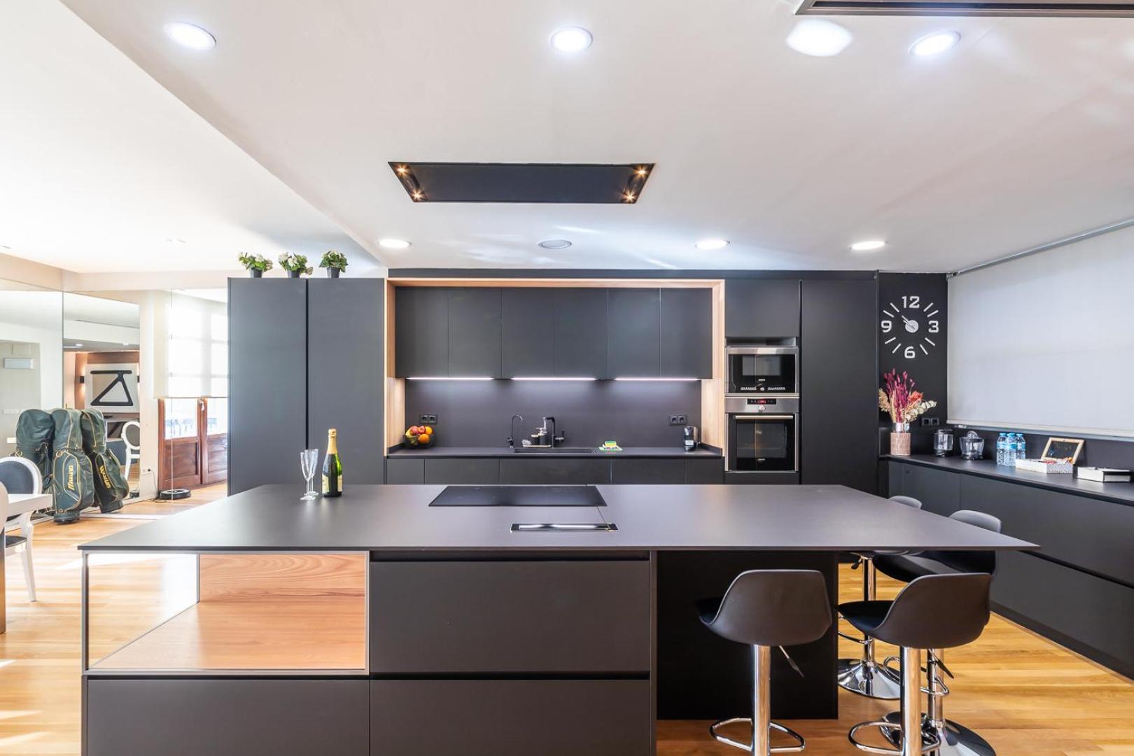 Central Market Lux Apartment Валенсия Екстериор снимка